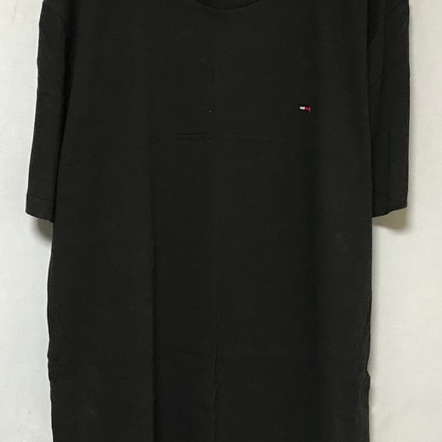 타미힐피거 코어 플래그 남자 반팔티 새상품 블랙 라운드넥 XL 105