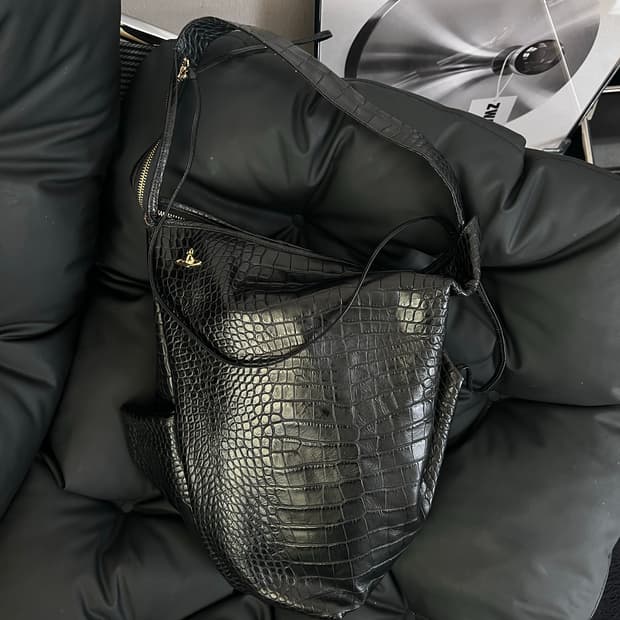 Rare 비비안웨스트우드 블랙 크로크 숄더백