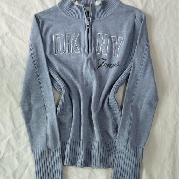 DKNY Jeans 하프넥 니트 티셔츠