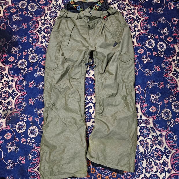 ACORN 카키 나일론 와이드 보딩 팬츠
