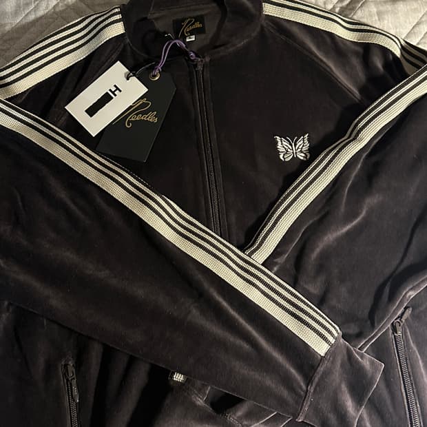 니들스 벨루어 트랙 자켓 차콜