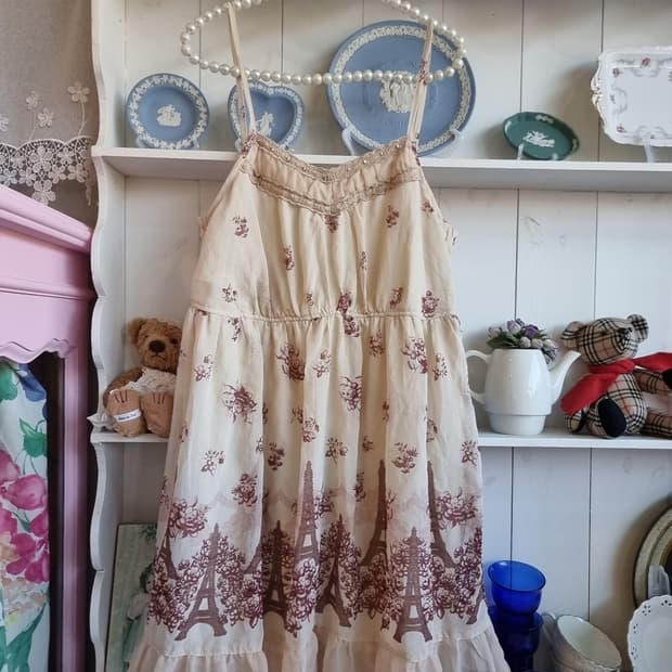 axes femme(악시즈팜므) 에펠탑 플라워 자수 원피스