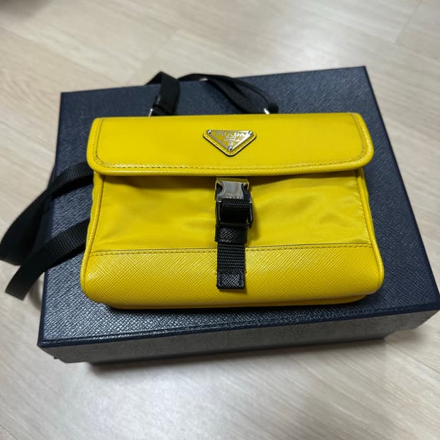 프라다 미니 크로스백 엘로우