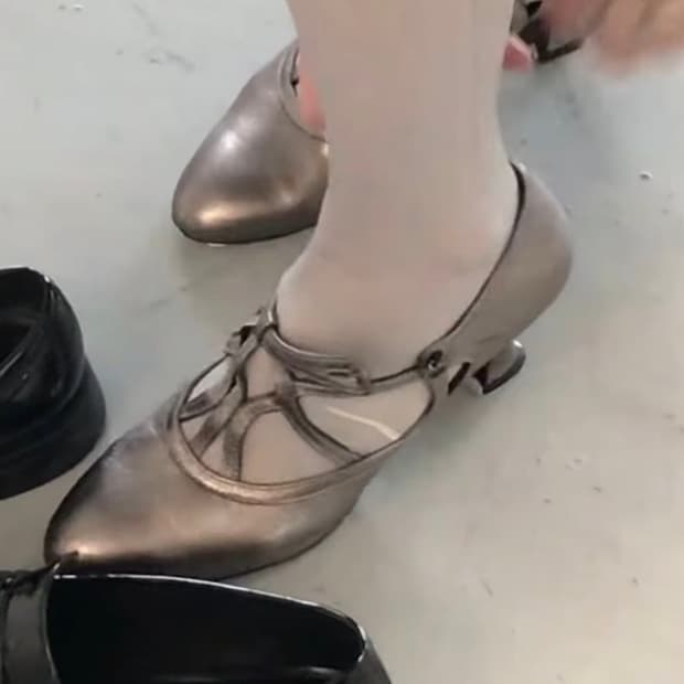 에옹쓰 댄싱화 실버