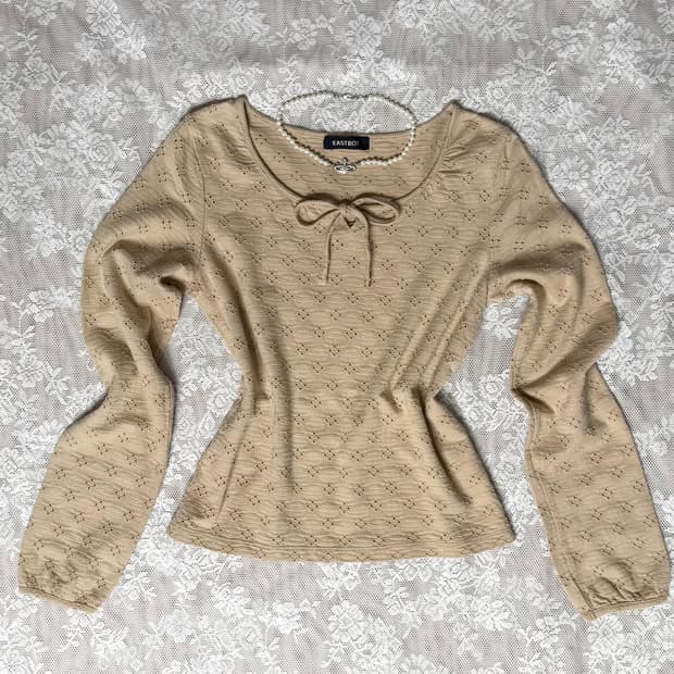 베이지 펀칭 리본 블라우스