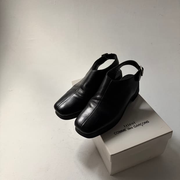 Minimal Leather Slingback Shoes