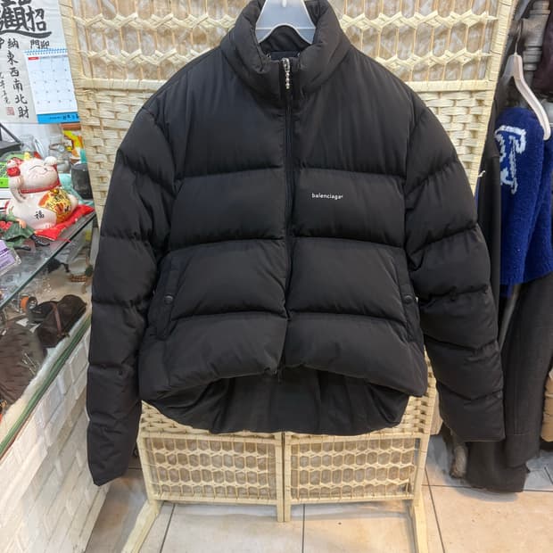 50/105 정품 발렌시아가 C컬패딩 팝니다