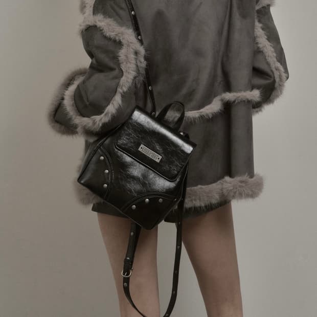 카키포인트 스터드 백팩