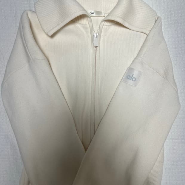 alo 알로 니트 크롭 아이보리 