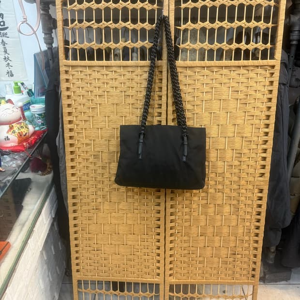 정품 프라다 포코노 체인 숄더백 팝니다
