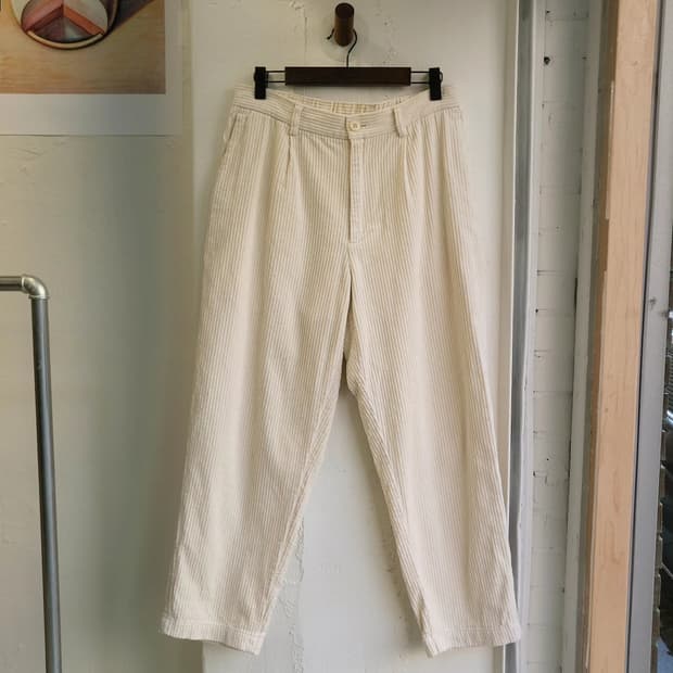 GU 크림화이트 코듀로이 팬츠