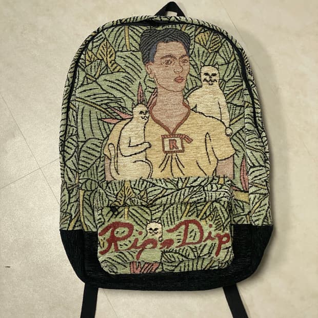 (새상품급) 립앤딥 RIPNDIP 고벨린 자수 백팩 - 유니크 레어템