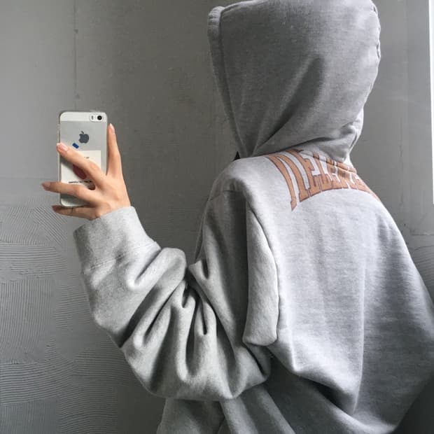 Vetements 베트멍 로고 크롭 후드티 