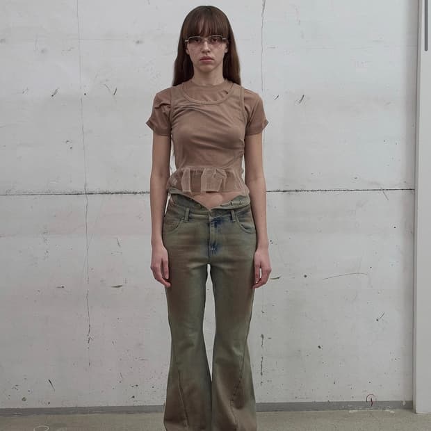 LCDC  슬리브리스 SHEER FRILL KNIT TOP