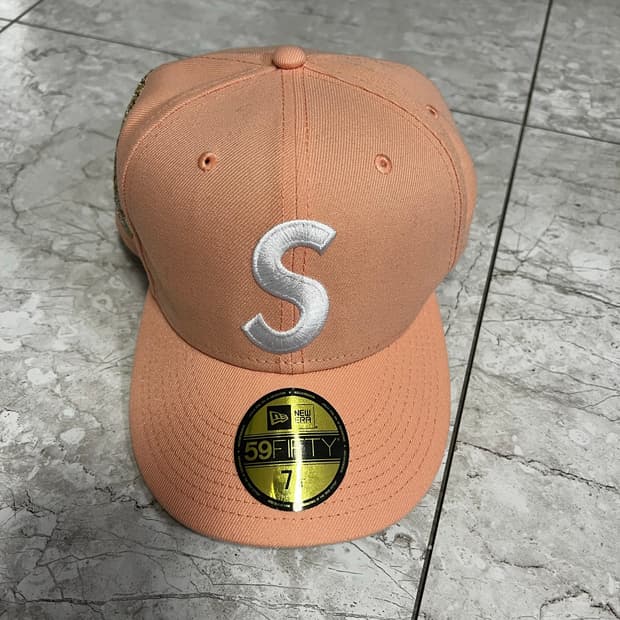 슈프림 뉴에라 지저스피스 714 새상품