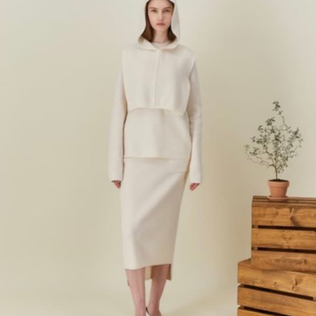 헬렌카민스키 레아 탑 스커트 세트 (크림 색상, SS사이즈)