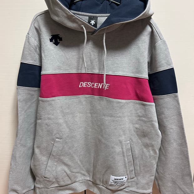 데상트 그레이 후드티 100