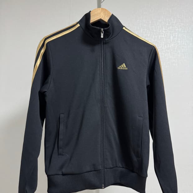 아디다스 블랙/골드 삼선 트랙탑 S