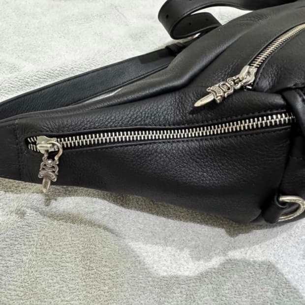 크롬하츠 슬링백 스너트백 L