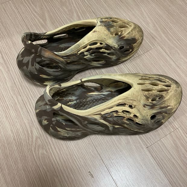 255 아디다스 이지폼러너 믹스크림