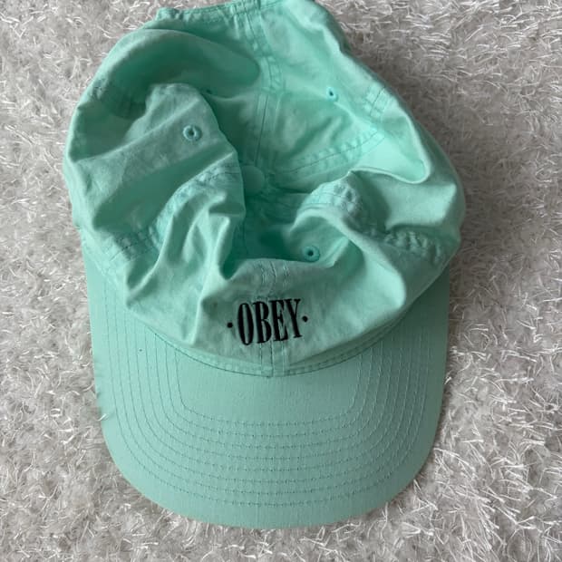 obey모자