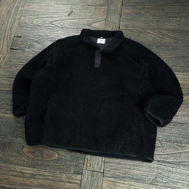 [유니클로 X 화이트마운티니어링] 오버사이즈 쉐르파 맨투맨 M18988