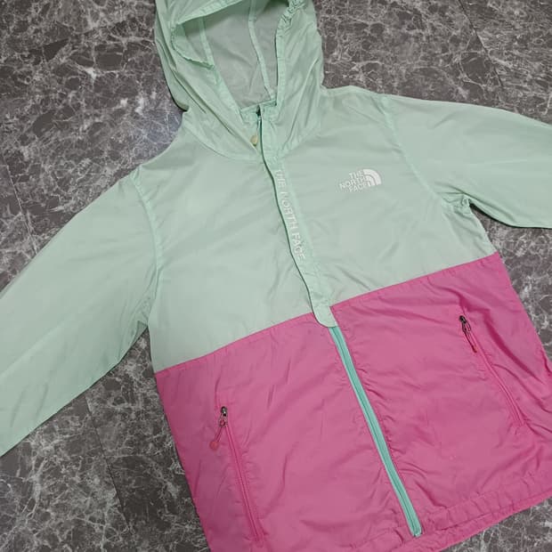 노스페이스(The North Face) 민트 & 핑크 배색 재킷 
140