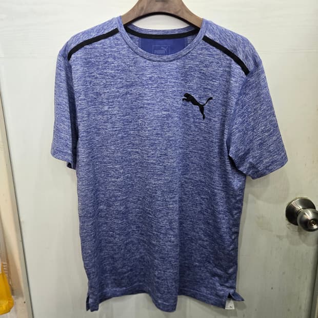 US M 사이즈 )) PUMA 푸마 반팔티셔츠! 디자인 색상 이뻐요 ㅎㅎ