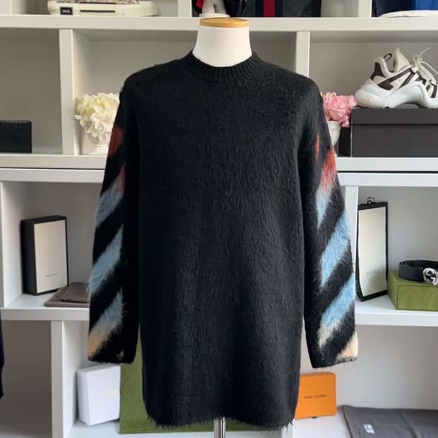 오프화이트 모헤어 니트