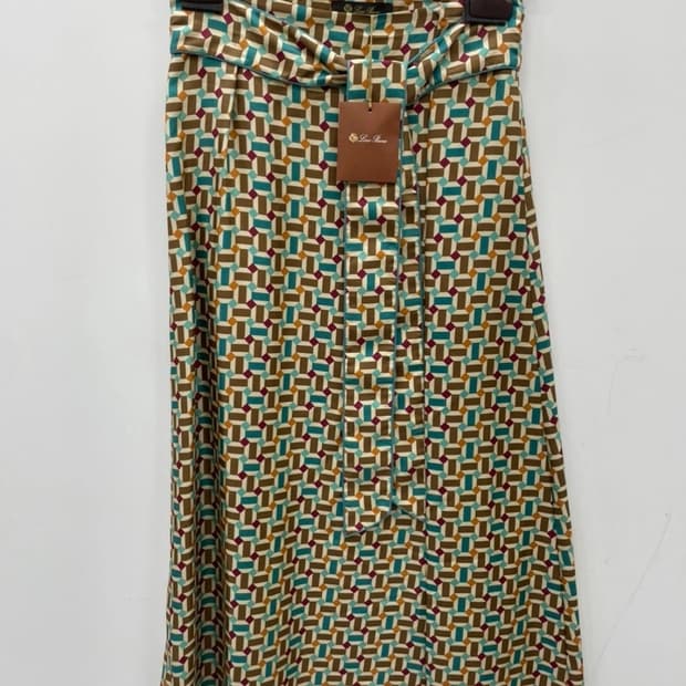 로로피아나 실크 롱 스커트 미사용품 38