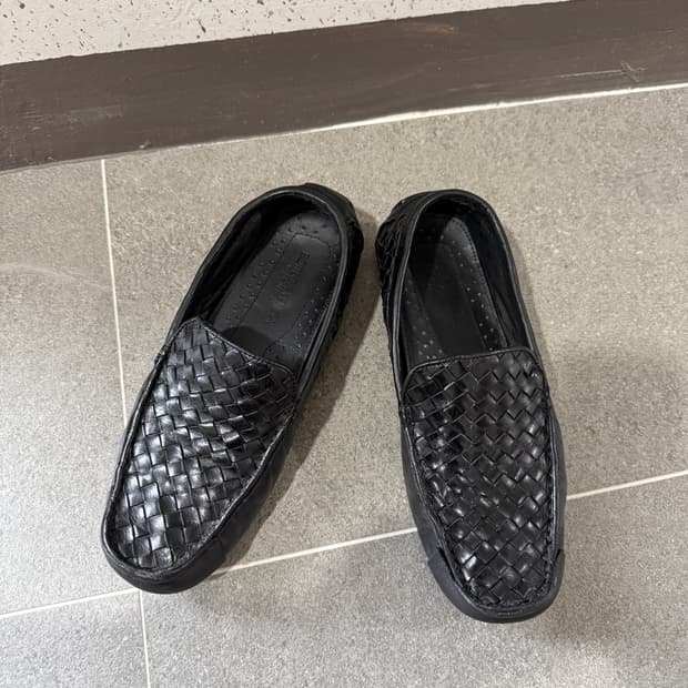 [정품] 보테가 베네타 블랙 인트레치아토 로퍼