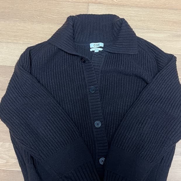 COS 릴렉스핏 니트 가디건 브라운 L 사이즈팝니다