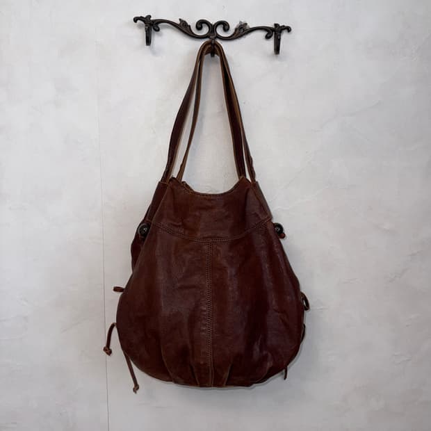 Red brown lamb skin shirring bucket 숄더백