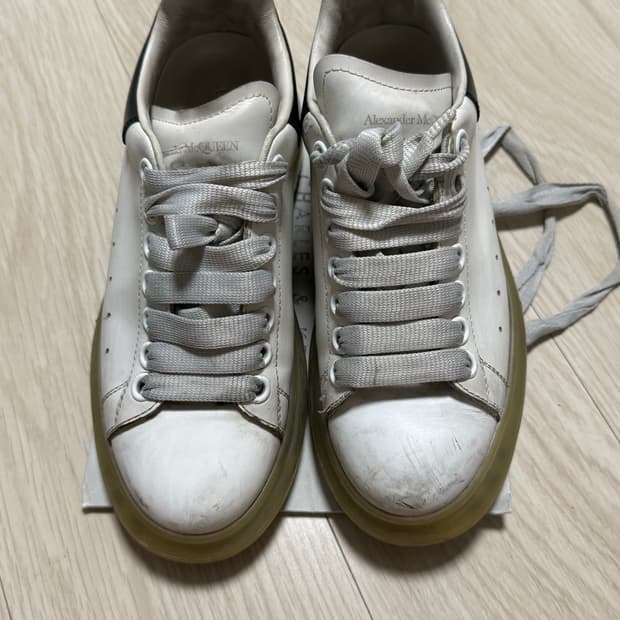 알렉산더맥퀸 오버솔 스니커즈 화이트 240