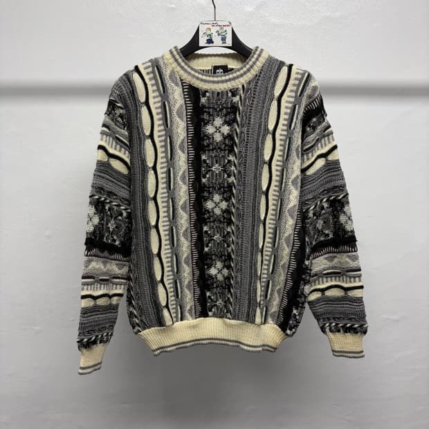 아날도 바시니 쿠지 니트