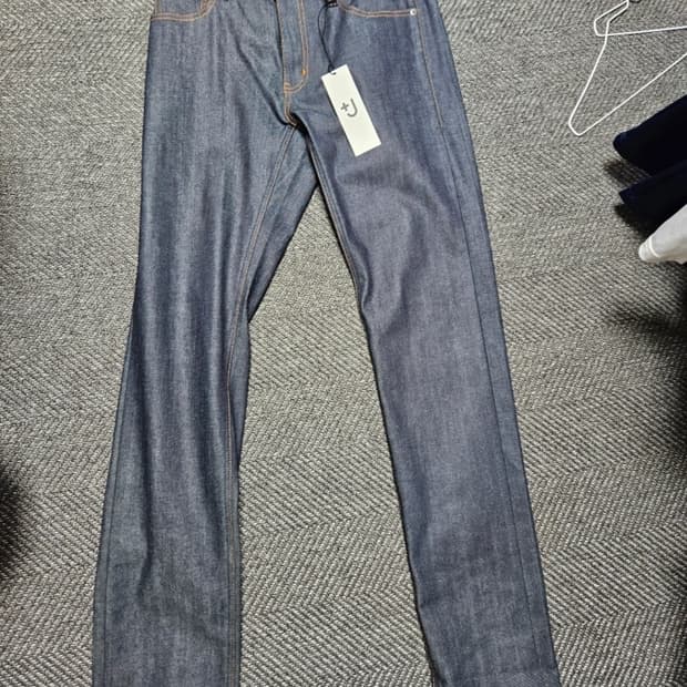 유니클로 +J 셀비지진 69네이비컬러