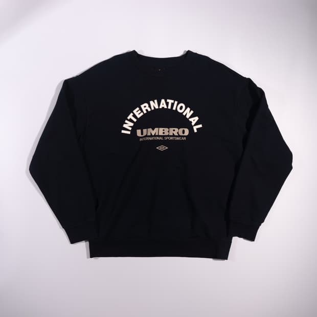 엄브로 아치로고 맨투맨 B215