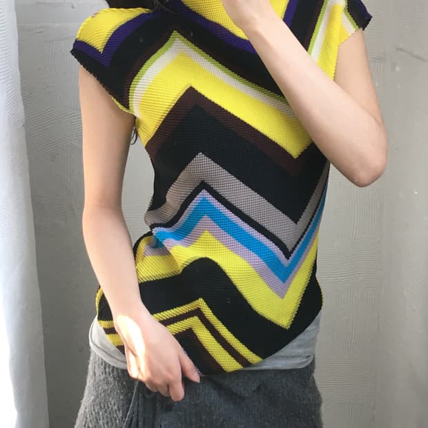 me Issey Miyake me이세이미야케 지그재그 목폴라 나시 