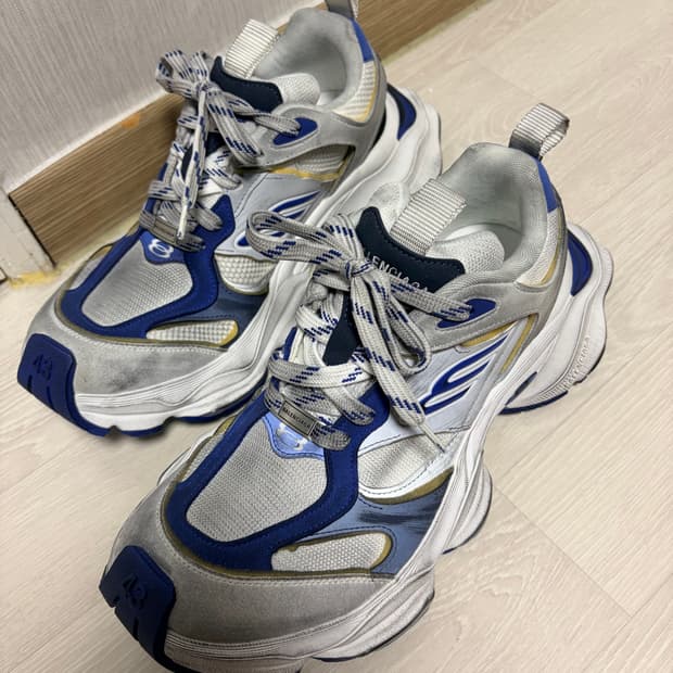 발렌시아가 카고 스니커즈 43사이즈 판매합니다