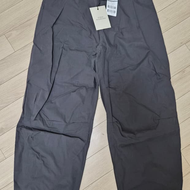 스튜디오 니콜슨 파라슈트 팬츠 L