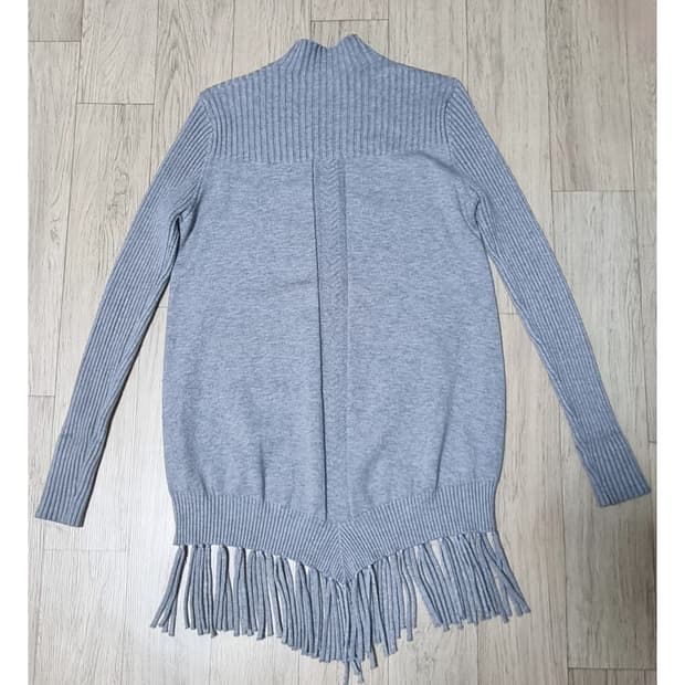 터틀넥 태슬 니트 티셔츠