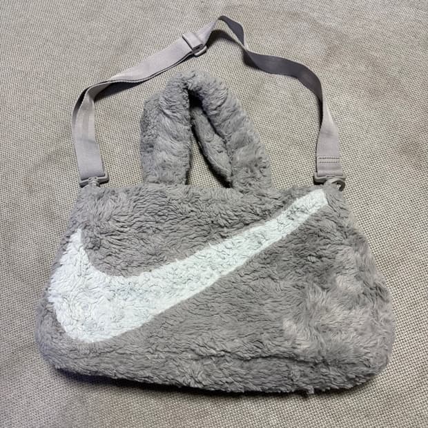 나이키 빅스우시 퍼 토트백