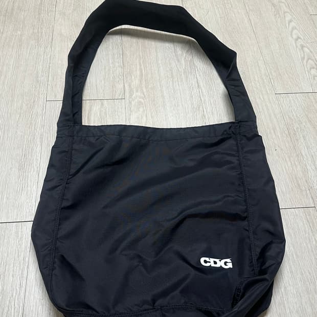 꼼데가르송 가방 팝니다