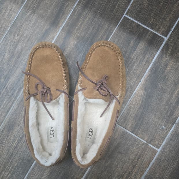 어그 모카신 브라운