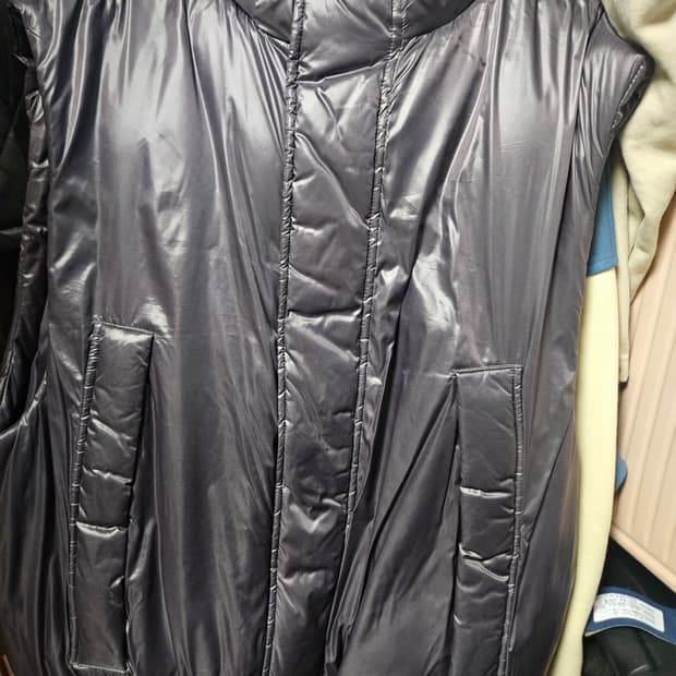 그레이 유광 패딩 베스트 판매합니다