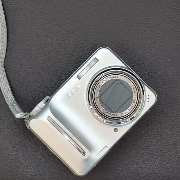 코닥 카메라 C875 