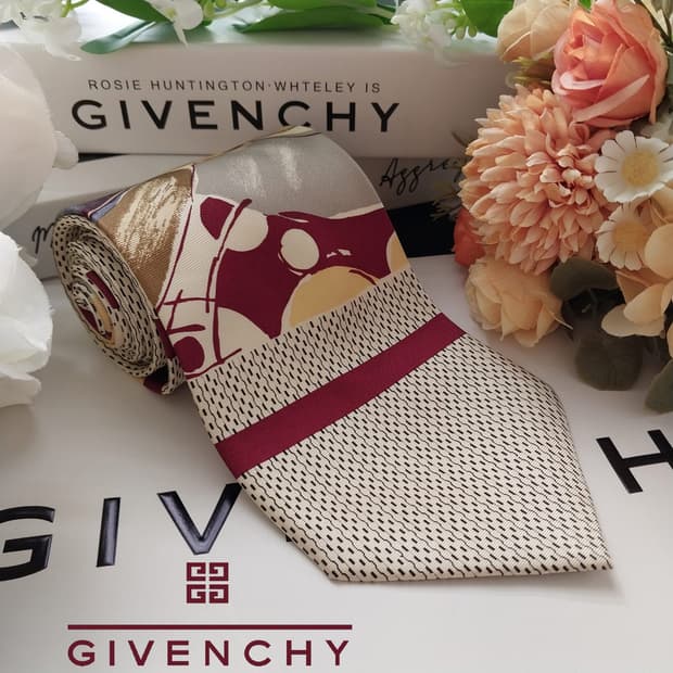 지방시 실크 아이보리 아트 패널 넥타이 9.5cm A등급 K1838
