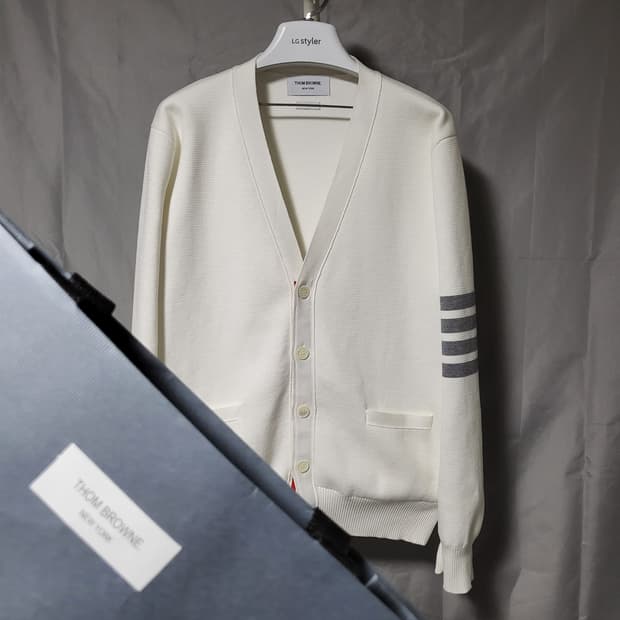 [새상품급/4 size]톰브라운 사선완장 밀라노 스티치 가디건 화이트