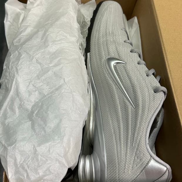 나이키 샥스 Z 메탈릭 실버 270