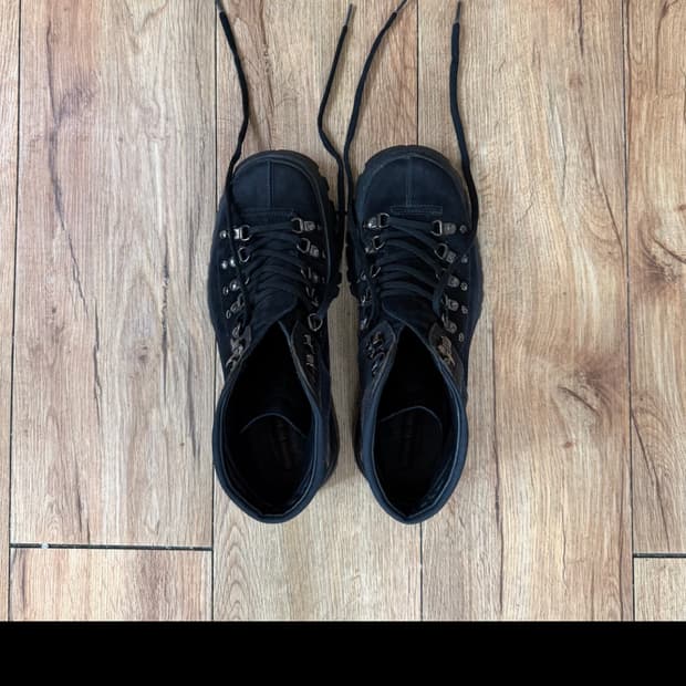 프라다 하이킹부츠 구매원합니다